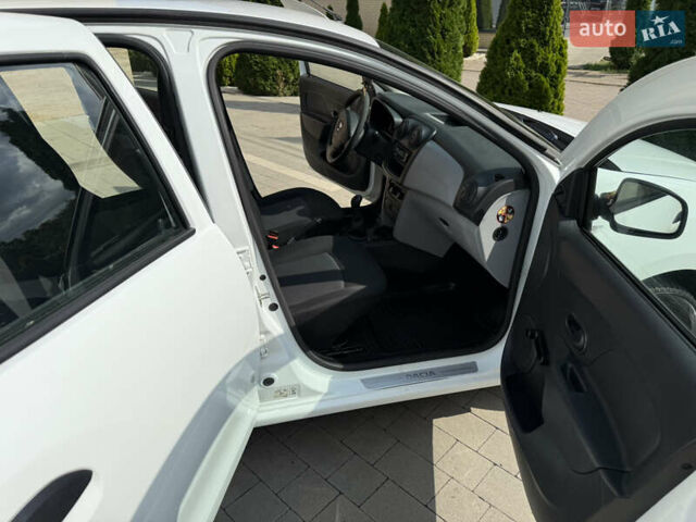 Білий Дачія Sandero, об'ємом двигуна 1.15 л та пробігом 229 тис. км за 4500 $, фото 10 на Automoto.ua