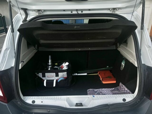 Белый Дачия Сандеро, объемом двигателя 1.1 л и пробегом 180 тыс. км за 5350 $, фото 12 на Automoto.ua