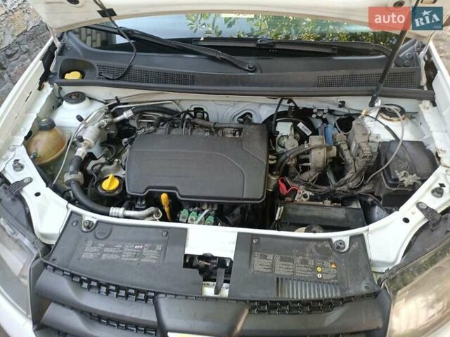 Білий Дачія Sandero, об'ємом двигуна 1.2 л та пробігом 150 тис. км за 4000 $, фото 3 на Automoto.ua