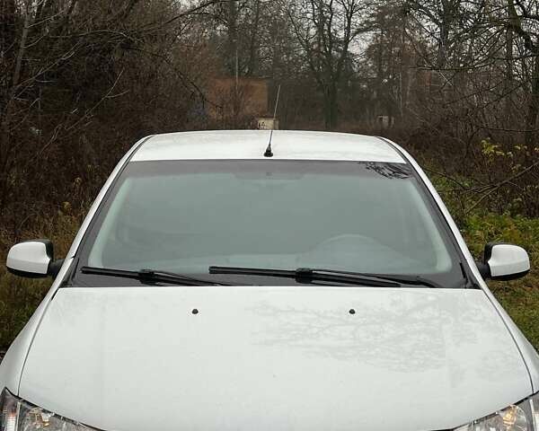 Белый Дачия Сандеро, объемом двигателя 1.46 л и пробегом 186 тыс. км за 5950 $, фото 1 на Automoto.ua