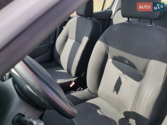 Белый Дачия Сандеро, объемом двигателя 1.2 л и пробегом 115 тыс. км за 4600 $, фото 5 на Automoto.ua