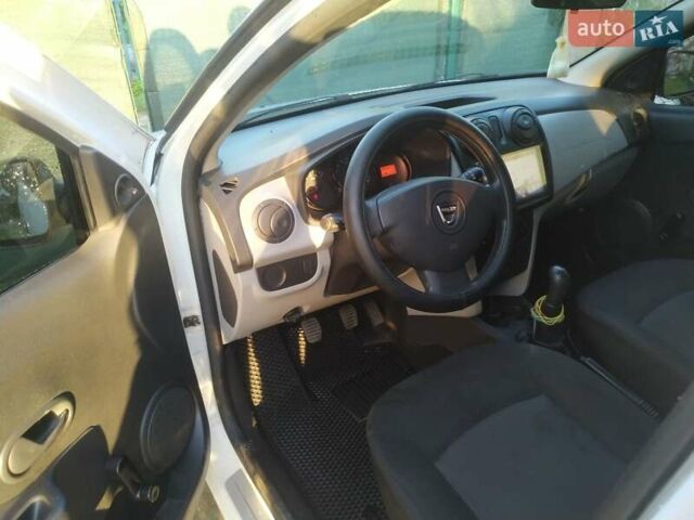 Белый Дачия Сандеро, объемом двигателя 1.15 л и пробегом 213 тыс. км за 4600 $, фото 2 на Automoto.ua