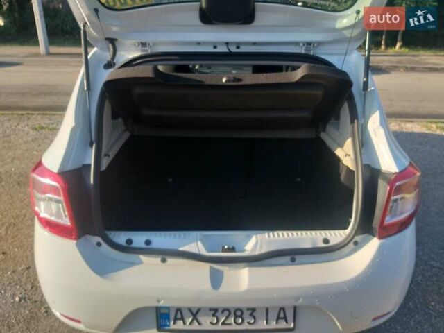 Дачія Sandero 2013 у Харкові на Automoto.ua Білий Дачія Sandero, об'ємом двигуна 1.5 л та пробігом 127 тис. км за 6600 $, фото 5 на Automoto.ua