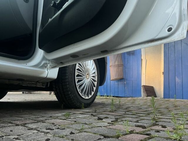 Белый Дачия Сандеро, объемом двигателя 1.1 л и пробегом 180 тыс. км за 5350 $, фото 21 на Automoto.ua