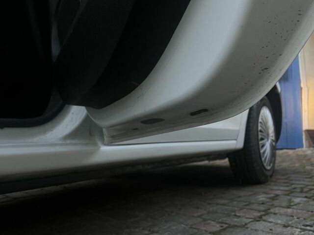 Белый Дачия Сандеро, объемом двигателя 1.1 л и пробегом 180 тыс. км за 5350 $, фото 22 на Automoto.ua