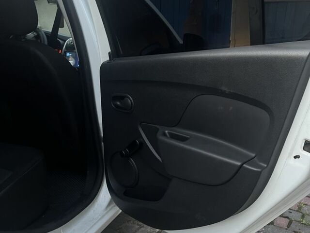 Белый Дачия Сандеро, объемом двигателя 1.1 л и пробегом 180 тыс. км за 5350 $, фото 20 на Automoto.ua