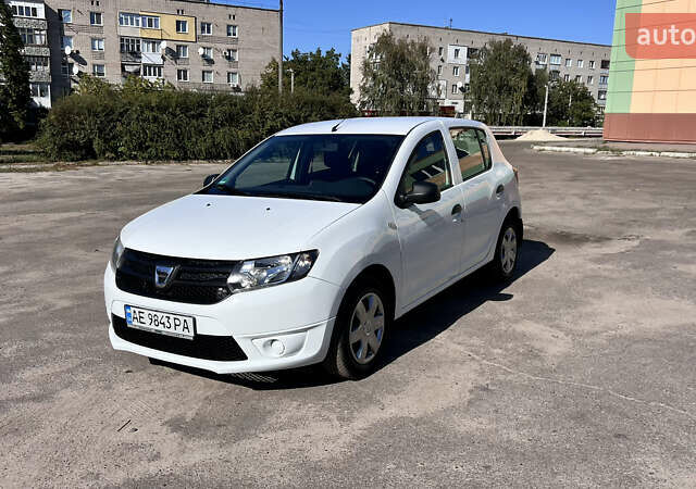 Белый Дачия Сандеро, объемом двигателя 1.15 л и пробегом 205 тыс. км за 4700 $, фото 2 на Automoto.ua