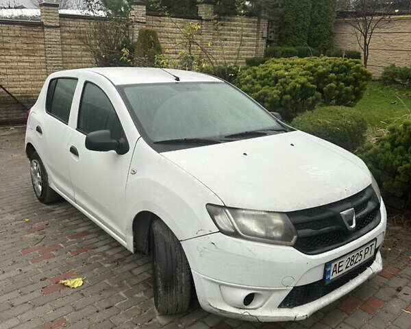 Белый Дачия Сандеро, объемом двигателя 1.15 л и пробегом 300 тыс. км за 3300 $, фото 1 на Automoto.ua