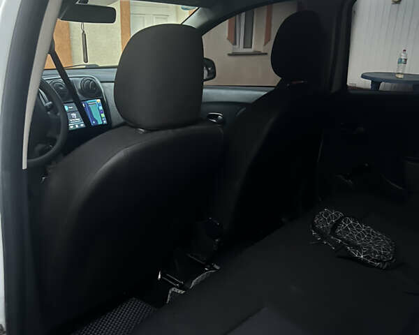 Белый Дачия Сандеро, объемом двигателя 1.15 л и пробегом 187 тыс. км за 5350 $, фото 19 на Automoto.ua