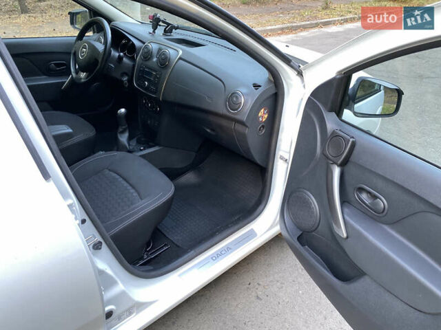 Білий Дачія Sandero, об'ємом двигуна 1.2 л та пробігом 122 тис. км за 4990 $, фото 12 на Automoto.ua