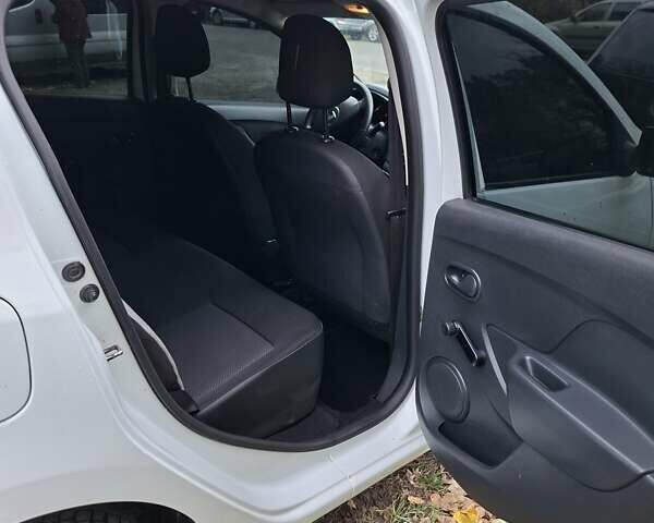 Белый Дачия Сандеро, объемом двигателя 1.5 л и пробегом 196 тыс. км за 6500 $, фото 8 на Automoto.ua