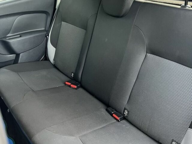 Белый Дачия Сандеро, объемом двигателя 1.4 л и пробегом 149 тыс. км за 3900 $, фото 5 на Automoto.ua