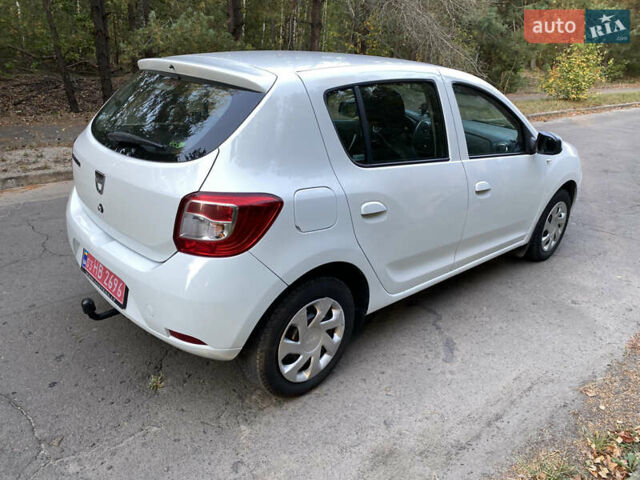Білий Дачія Sandero, об'ємом двигуна 1.2 л та пробігом 122 тис. км за 4990 $, фото 4 на Automoto.ua
