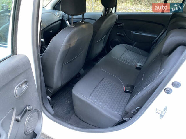 Білий Дачія Sandero, об'ємом двигуна 1.2 л та пробігом 122 тис. км за 4990 $, фото 16 на Automoto.ua