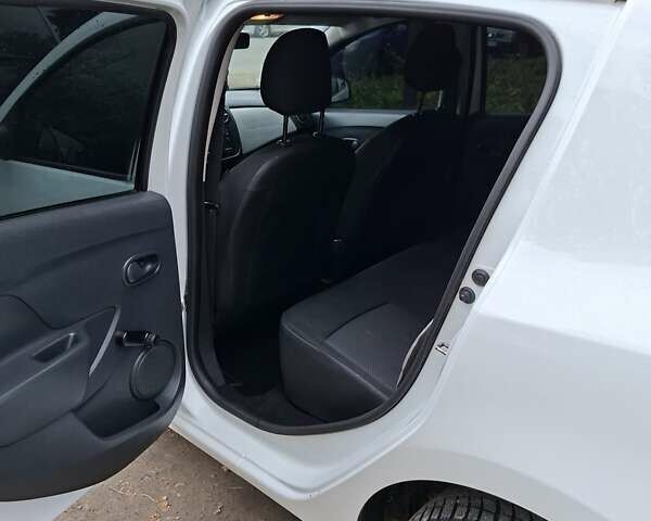 Белый Дачия Сандеро, объемом двигателя 1.5 л и пробегом 196 тыс. км за 6500 $, фото 10 на Automoto.ua