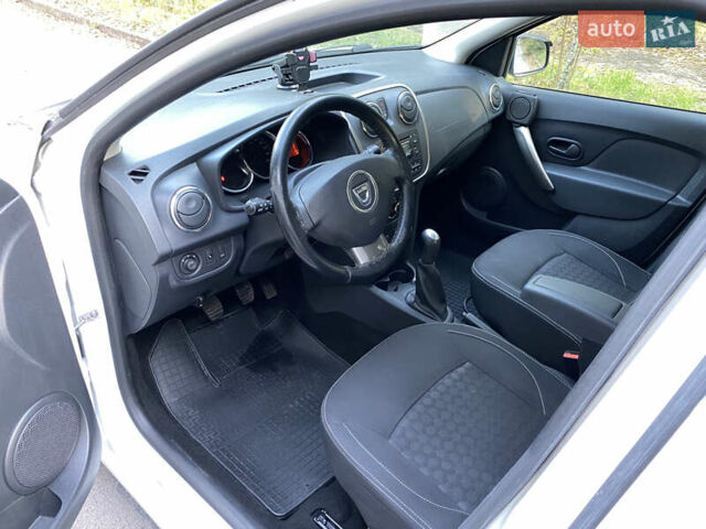 Білий Дачія Sandero, об'ємом двигуна 1.2 л та пробігом 122 тис. км за 4990 $, фото 8 на Automoto.ua