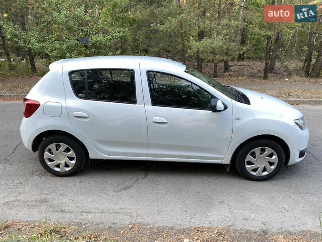 Білий Дачія Sandero, об'ємом двигуна 1.2 л та пробігом 122 тис. км за 4990 $, фото 5 на Automoto.ua