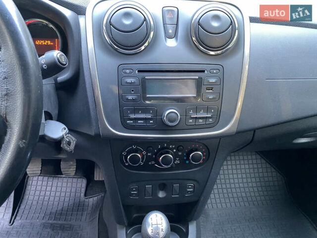 Білий Дачія Sandero, об'ємом двигуна 1.2 л та пробігом 122 тис. км за 4990 $, фото 17 на Automoto.ua