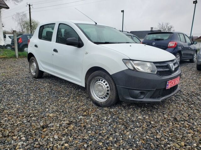 Белый Дачия Сандеро, объемом двигателя 1.2 л и пробегом 200 тыс. км за 3800 $, фото 2 на Automoto.ua