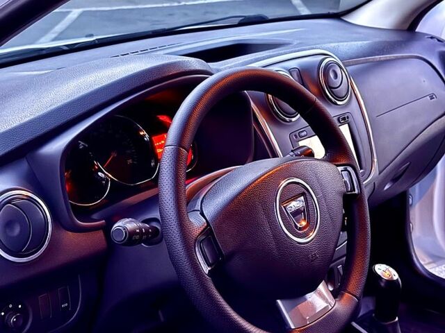 Білий Дачія Sandero, об'ємом двигуна 0.9 л та пробігом 211 тис. км за 7800 $, фото 5 на Automoto.ua