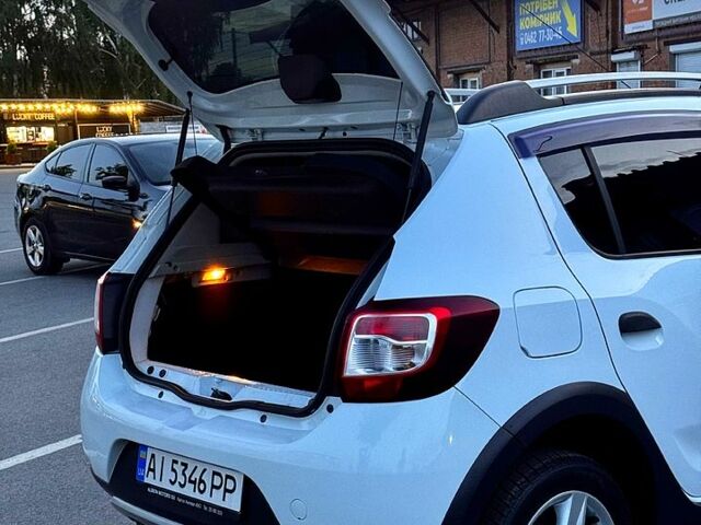 Білий Дачія Sandero, об'ємом двигуна 0.9 л та пробігом 211 тис. км за 7800 $, фото 8 на Automoto.ua