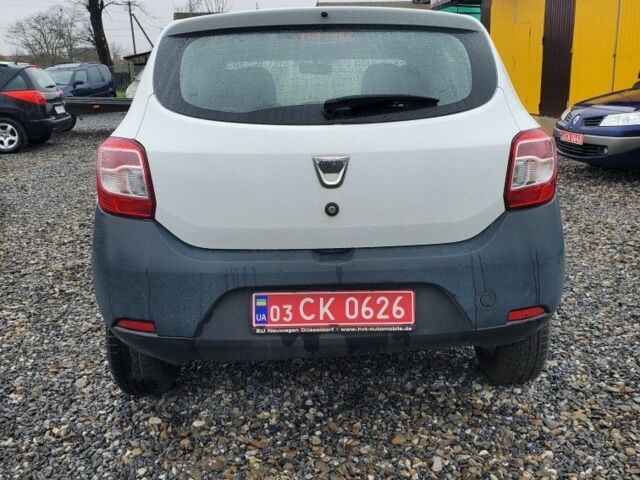 Белый Дачия Сандеро, объемом двигателя 1.2 л и пробегом 200 тыс. км за 3800 $, фото 5 на Automoto.ua