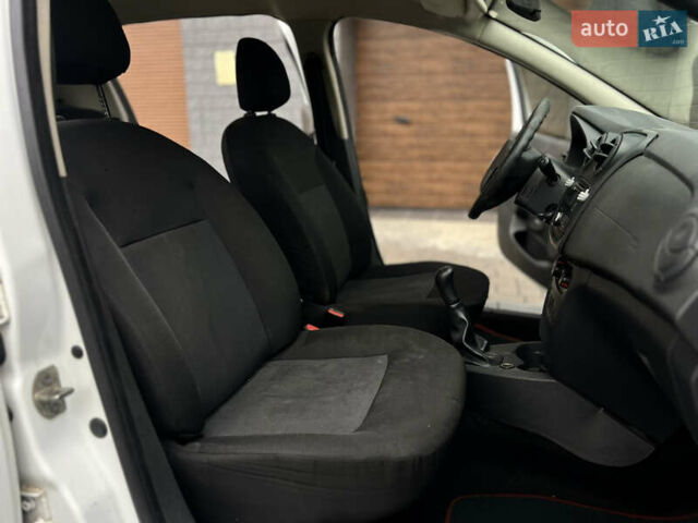 Белый Дачия Сандеро, объемом двигателя 1.2 л и пробегом 192 тыс. км за 3950 $, фото 10 на Automoto.ua