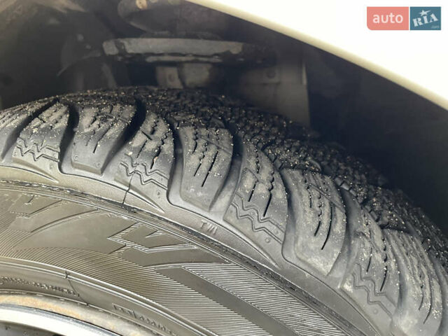 Белый Дачия Сандеро, объемом двигателя 0.9 л и пробегом 127 тыс. км за 5250 $, фото 22 на Automoto.ua