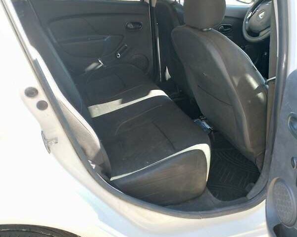 Белый Дачия Сандеро, объемом двигателя 1.1 л и пробегом 247 тыс. км за 3700 $, фото 2 на Automoto.ua