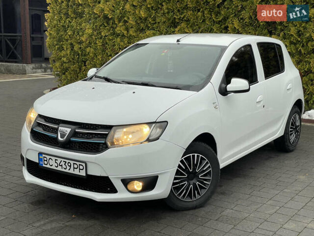 Белый Дачия Сандеро, объемом двигателя 0.9 л и пробегом 127 тыс. км за 4900 $, фото 4 на Automoto.ua