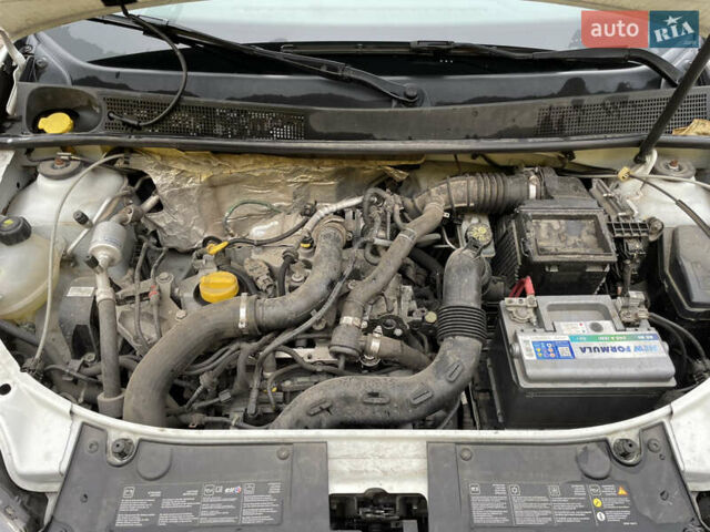 Белый Дачия Сандеро, объемом двигателя 0.9 л и пробегом 127 тыс. км за 5250 $, фото 23 на Automoto.ua