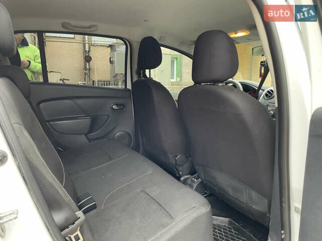 Белый Дачия Сандеро, объемом двигателя 0.9 л и пробегом 127 тыс. км за 5250 $, фото 28 на Automoto.ua