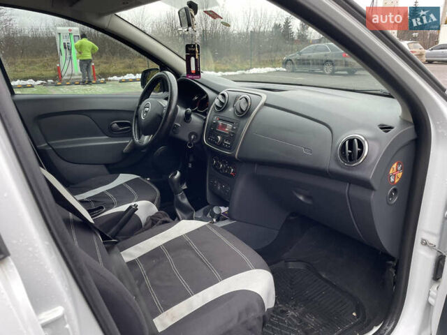 Белый Дачия Сандеро, объемом двигателя 0.9 л и пробегом 127 тыс. км за 4900 $, фото 19 на Automoto.ua