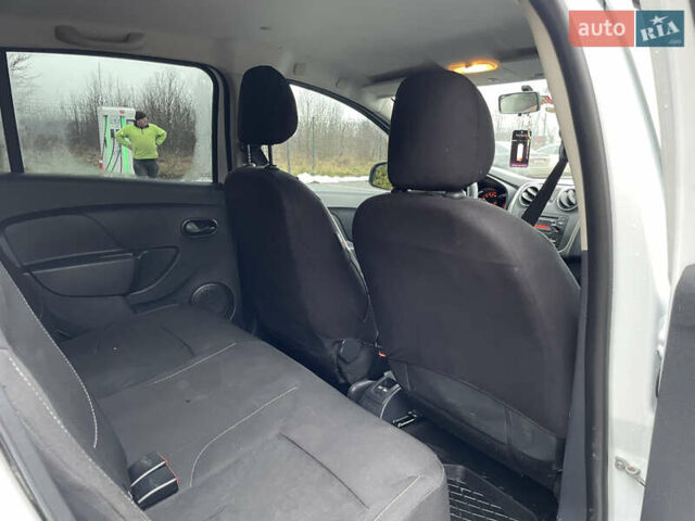 Белый Дачия Сандеро, объемом двигателя 0.9 л и пробегом 127 тыс. км за 4900 $, фото 22 на Automoto.ua