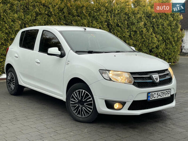 Белый Дачия Сандеро, объемом двигателя 0.9 л и пробегом 127 тыс. км за 4900 $, фото 3 на Automoto.ua