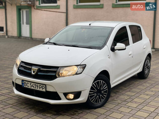 Белый Дачия Сандеро, объемом двигателя 0.9 л и пробегом 127 тыс. км за 5250 $, фото 1 на Automoto.ua