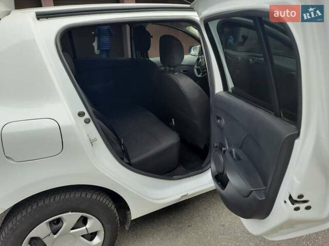 Белый Дачия Сандеро, объемом двигателя 1 л и пробегом 130 тыс. км за 5500 $, фото 4 на Automoto.ua