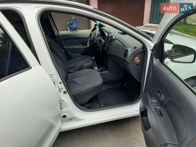Белый Дачия Сандеро, объемом двигателя 1 л и пробегом 130 тыс. км за 5500 $, фото 5 на Automoto.ua