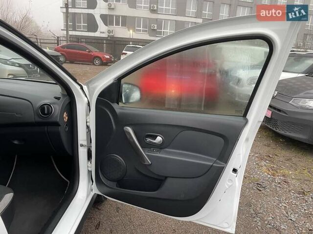 Белый Дачия Сандеро, объемом двигателя 1 л и пробегом 60 тыс. км за 8500 $, фото 11 на Automoto.ua