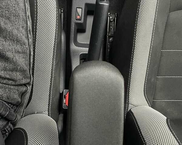 Белый Дачия Сандеро, объемом двигателя 1 л и пробегом 60 тыс. км за 8500 $, фото 23 на Automoto.ua