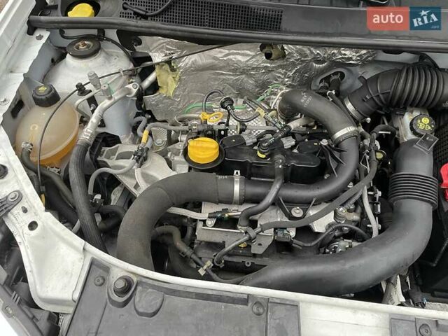 Белый Дачия Сандеро, объемом двигателя 1 л и пробегом 60 тыс. км за 8500 $, фото 28 на Automoto.ua