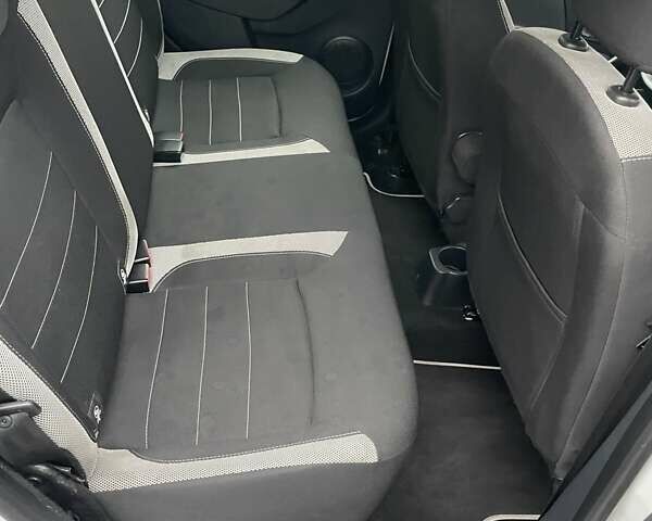 Белый Дачия Сандеро, объемом двигателя 1 л и пробегом 60 тыс. км за 8500 $, фото 14 на Automoto.ua