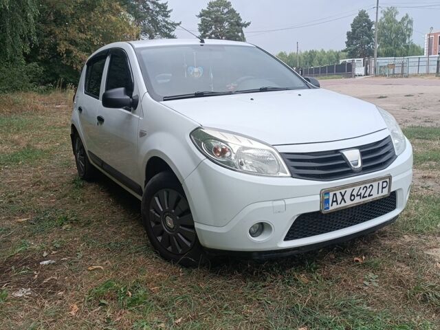 Белый Дачия Сандеро, объемом двигателя 1.6 л и пробегом 198 тыс. км за 5000 $, фото 2 на Automoto.ua