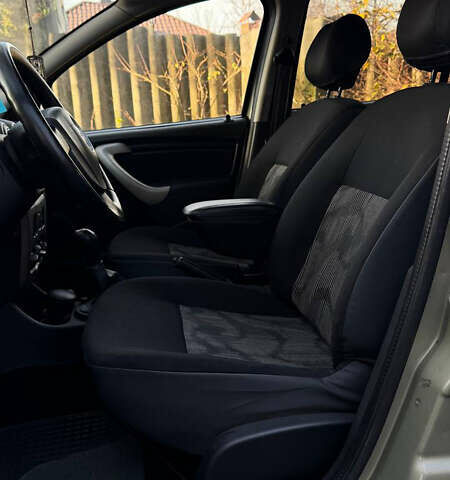 Бежевый Дачия Сандеро, объемом двигателя 1.39 л и пробегом 98 тыс. км за 5200 $, фото 9 на Automoto.ua