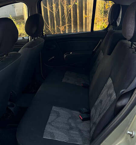 Бежевый Дачия Сандеро, объемом двигателя 1.39 л и пробегом 98 тыс. км за 5200 $, фото 6 на Automoto.ua