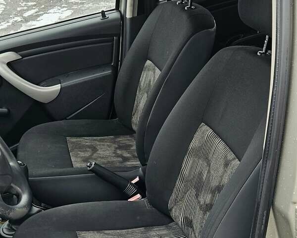 Бежевый Дачия Сандеро, объемом двигателя 1.4 л и пробегом 140 тыс. км за 4900 $, фото 24 на Automoto.ua