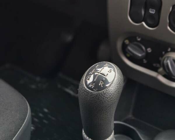 Бежевый Дачия Сандеро, объемом двигателя 1.4 л и пробегом 140 тыс. км за 4900 $, фото 19 на Automoto.ua