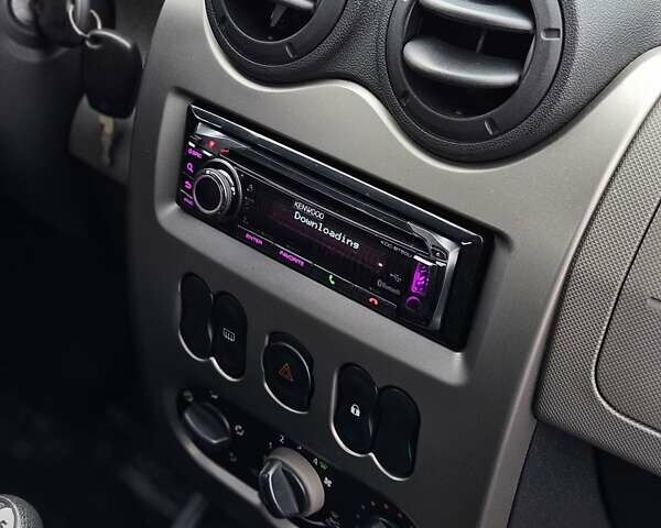 Бежевый Дачия Сандеро, объемом двигателя 1.4 л и пробегом 140 тыс. км за 4900 $, фото 18 на Automoto.ua