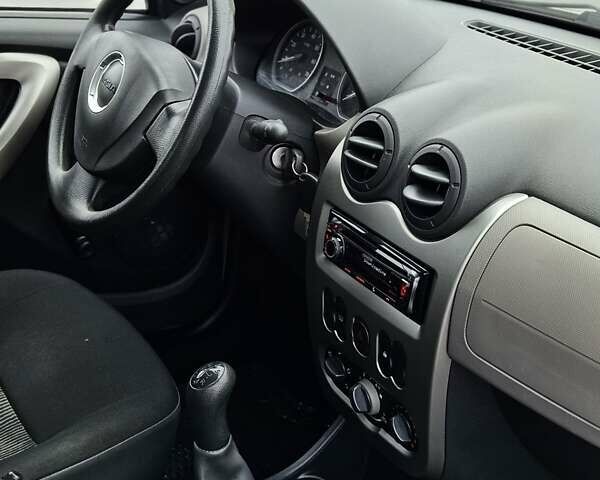 Бежевый Дачия Сандеро, объемом двигателя 1.4 л и пробегом 140 тыс. км за 4900 $, фото 17 на Automoto.ua