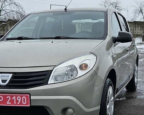 Бежевый Дачия Сандеро, объемом двигателя 1.4 л и пробегом 140 тыс. км за 4900 $, фото 1 на Automoto.ua